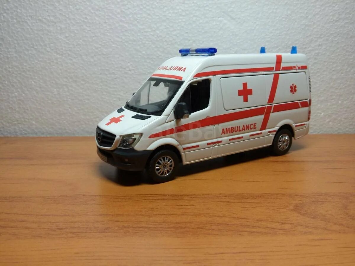 Машина скорой помощи mb sprinter. Модели скорой медицинской помощи. Раф 2203 скорая. Масштабные модели скорой помощи. Lenmodel асмп класса а 1:43.
