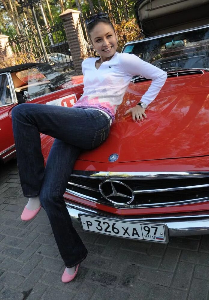 Машины ляйсан марка. Mazda rx-8 девушка. Машина ляйсан утяшевой. Ляйсан утяшева машина. Утяшева в детстве.