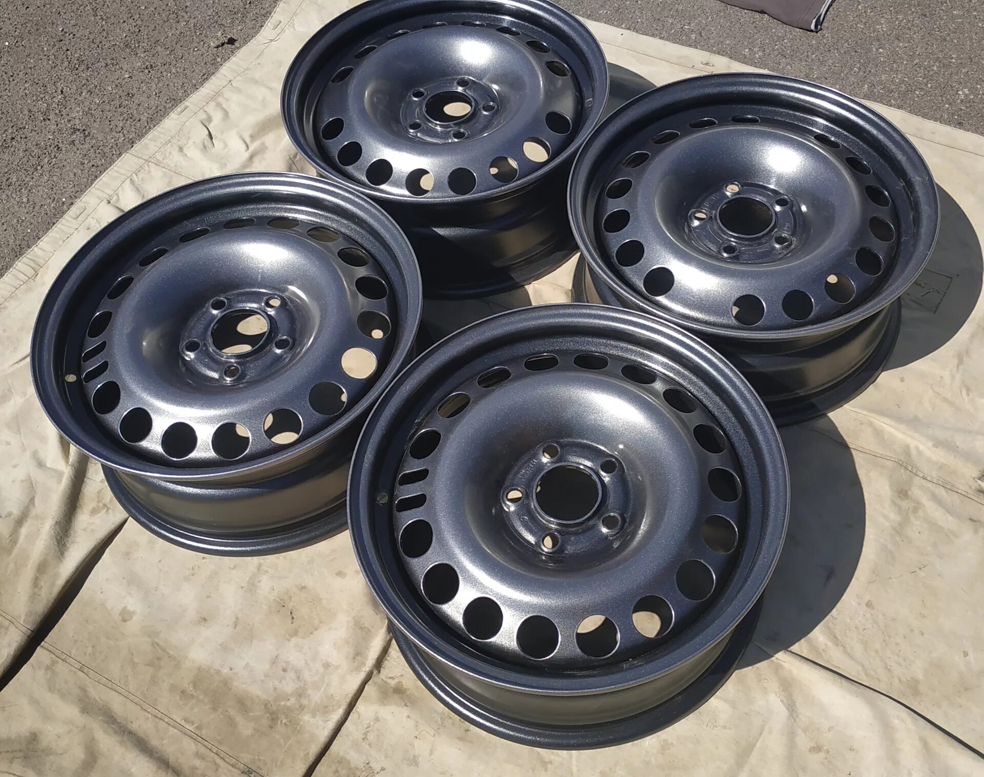Какие штампованные диски лучше. Диски тзск r16 4x100. штампы kia 5*114,3 к15. штампы р14 цвет кварц. тзск штампы гранта r15.
