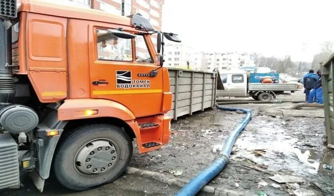Паспортные данные зил илосос ко 510. Откачка томске. Камаз 6520 илосос. Камаз 65115 ассенизатор. Септик камаз 8 кубов.