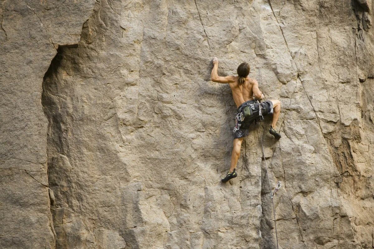 Rock climber rock climber org ru. Лазить по горам. Люди лазают по горам. Лазать по скалам.