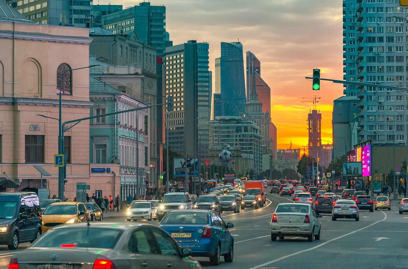 Ново арбатский. Улица новый Арбат в Москве. Новоарбатский проспект Москва. Новый Арбат вид на Москва Сити. Москва Сити с Арбата.