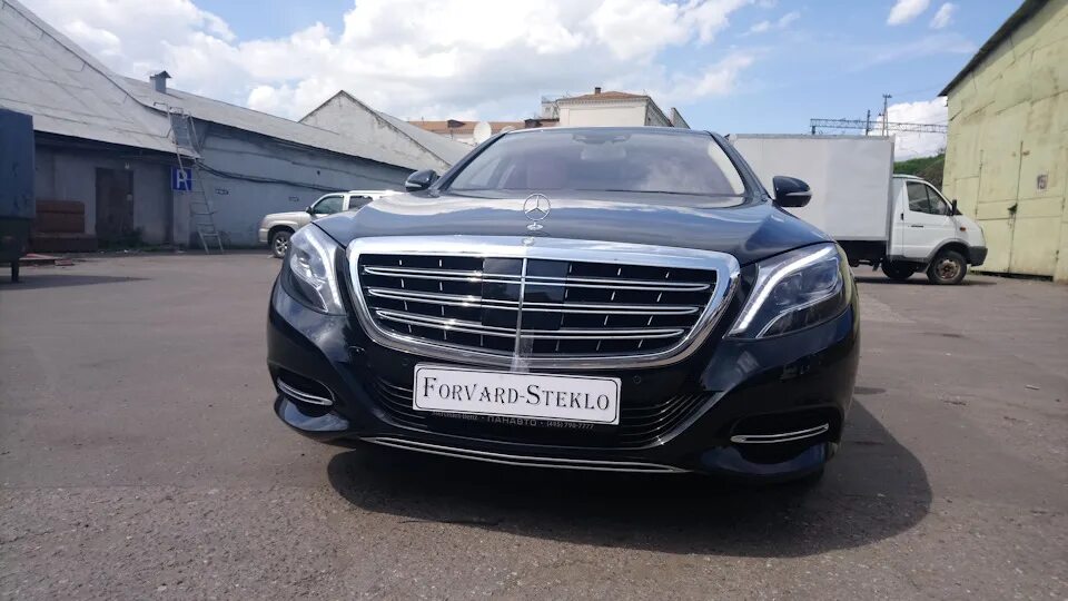 Mercedes maybach 2014. Майбах с крышей. Майбах слуцкого. Детейлинг москва. Mercedes-maybach s62.