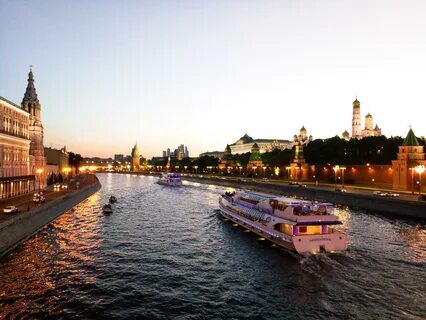 Река москва летом