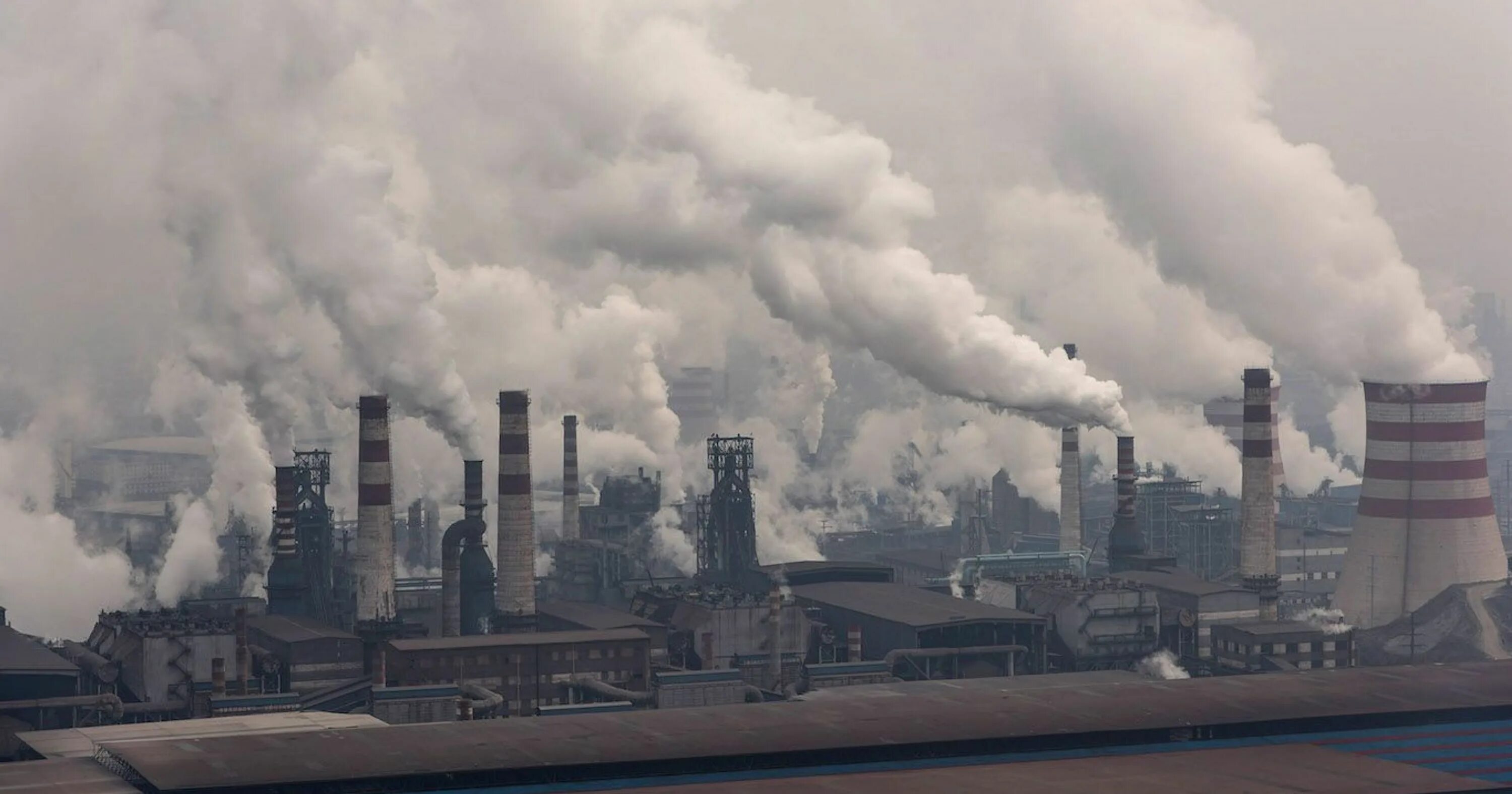 Экология Китай выбросы углекислого газа. Заводы загрязняют воздух. Фабри загрязняют воздух. Заводы загрязняющие атмосферу. Фабричный дым