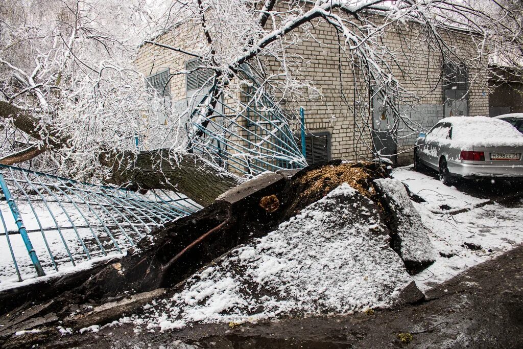 Белгородская область снегопад. Валуйки Белгородская область обстрел. Пригород в снегу. Белореченск снег.