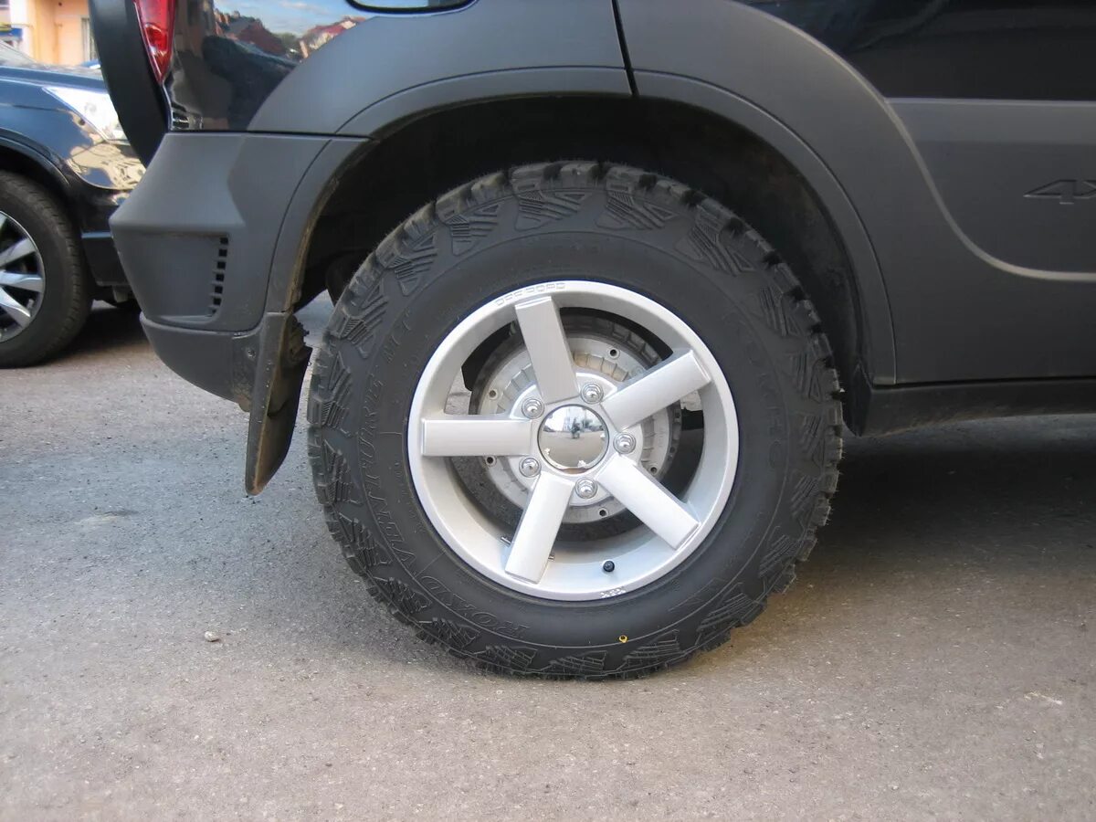 215/70 R16 на ниву Шевроле. Шевроле Нива на резине 215/70-16. Шины 225/65 r16 на Шевроле Нива. 215/70 R15 на ниву Шевроле. Купить резину на ниву шевроле 16