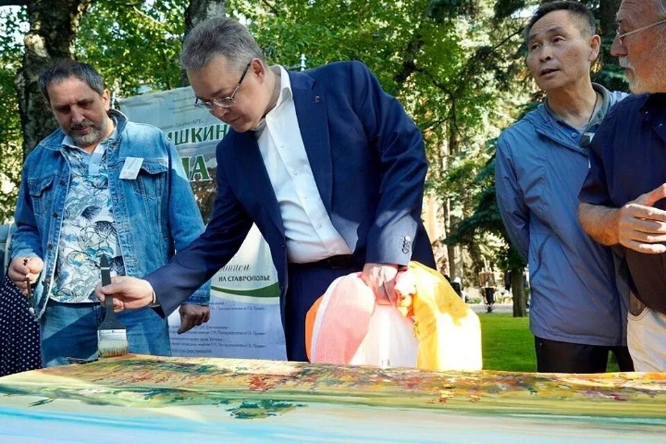 Белая акация фестиваль ставрополь. Дворец кирова ишимбай. Белая акация ставрополь. Белая акация фестиваль. Молодежный фестиваль «сириус».