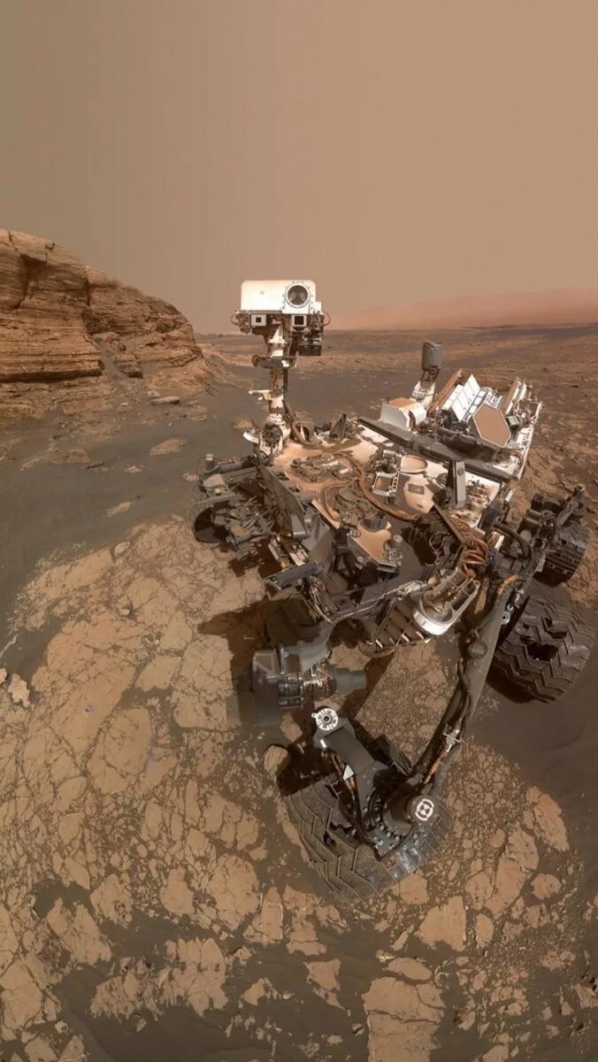 Что будет сегодня в 10 часов. Марсоход Curiosity. Кьюриосити Каспер. Робот марсоход. Боевой марсоход.