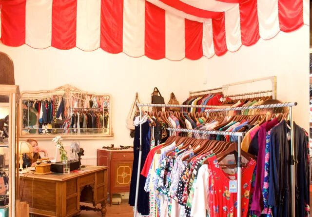 Платья из магазина мадрид. Мадрид пермь магазин вконтакте. Мадрид одежда пермь. Мадрид магазин пермь. Брендовые магазины в перми.