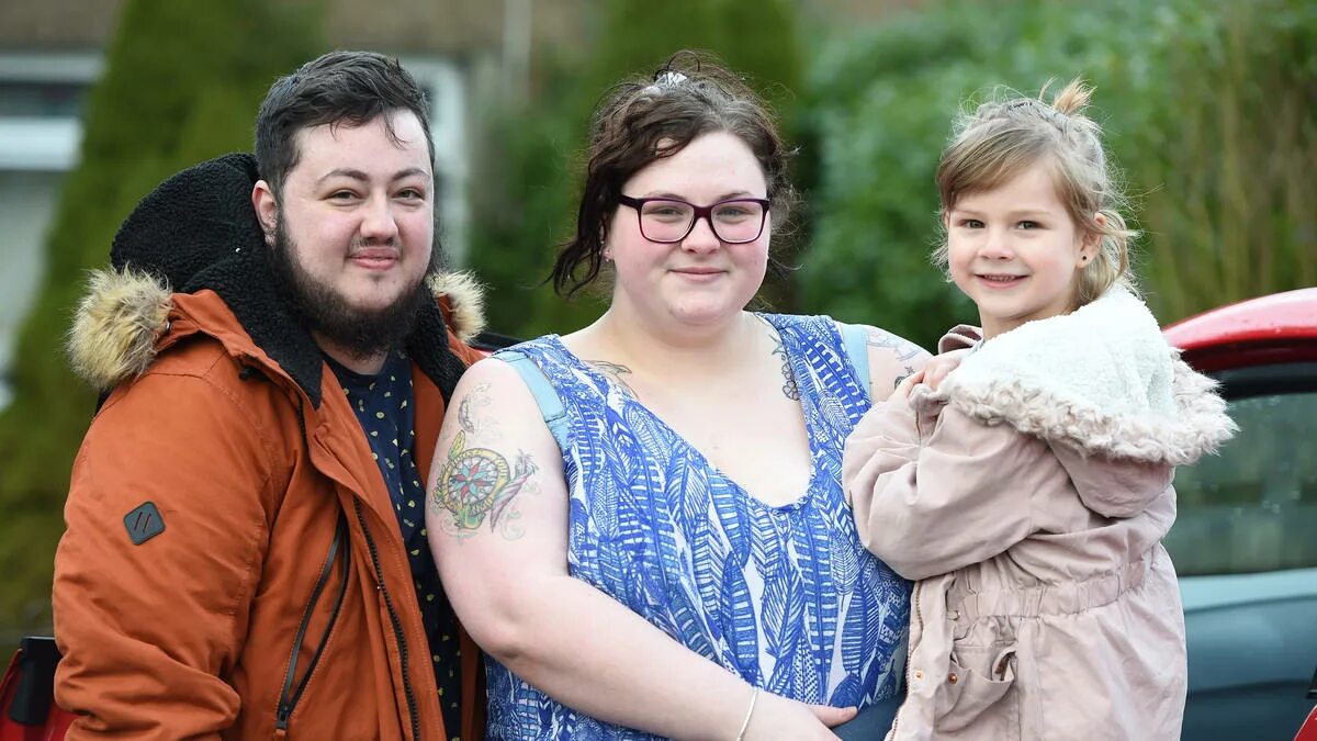 Два трансгендера. Трансгендеры семья. Трансгендерные семьи в Европе. Семья трансгендерного ребенка. Гендерная пара.