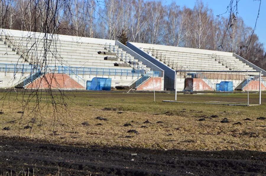 Стадион спутник. Стадион Снежеть город Карачев. Стадион Спутник Карачев. Брянская область Карачевский район стадион Снежеть. Стадион Вельяминово Карачев.