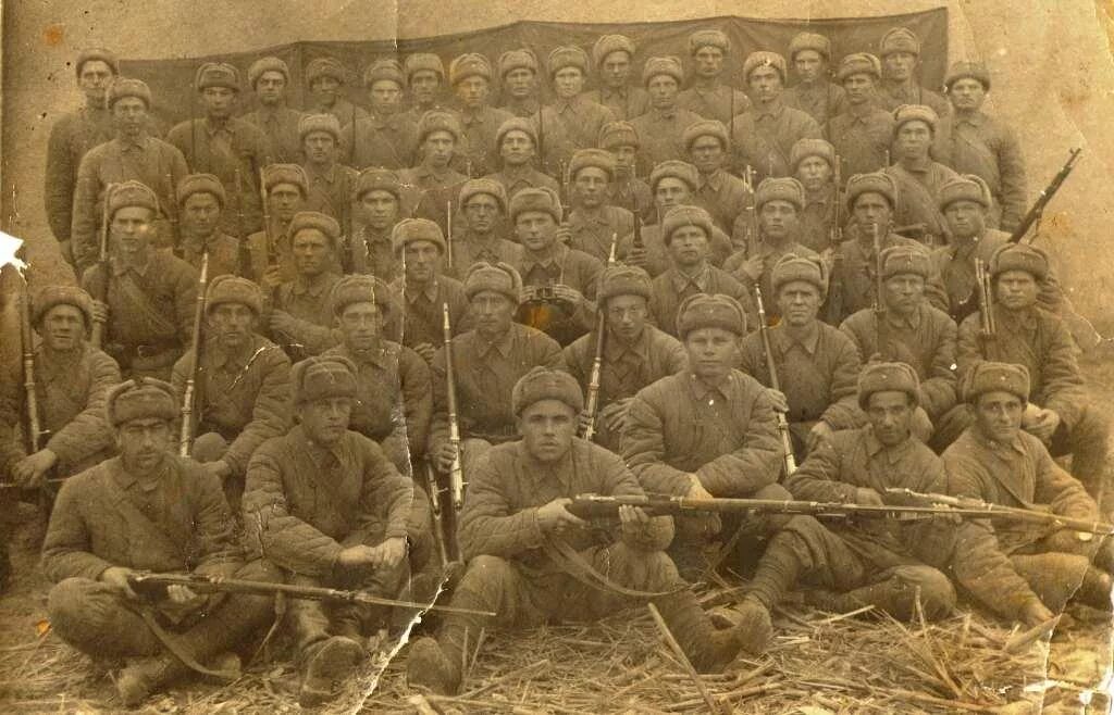 стрелковые полки. полевые петлицы ркка 1941. стрелковые полки. боец красной армии 1941. стрелковые полки.