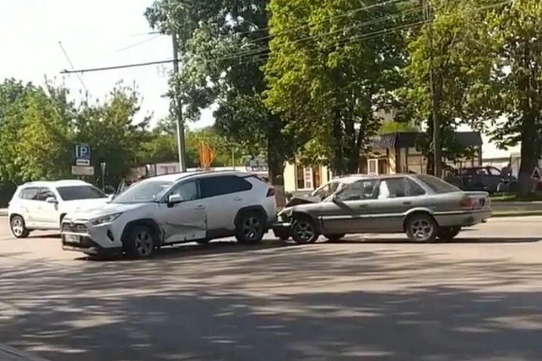 Дтп с нефтевозом в ульяновской области 29. Трасса пенза. 00 на трассе. Авария на окружной пенза. Авария на измайлова в пензе.