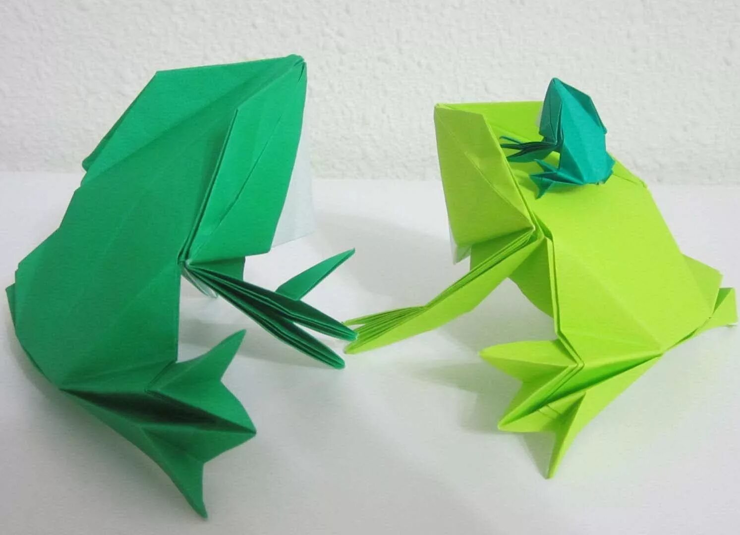 Как сделать лягушку из бумаги. Оригами. Оригами лягушка. Оригами Лягушонок. Оригами жабка.