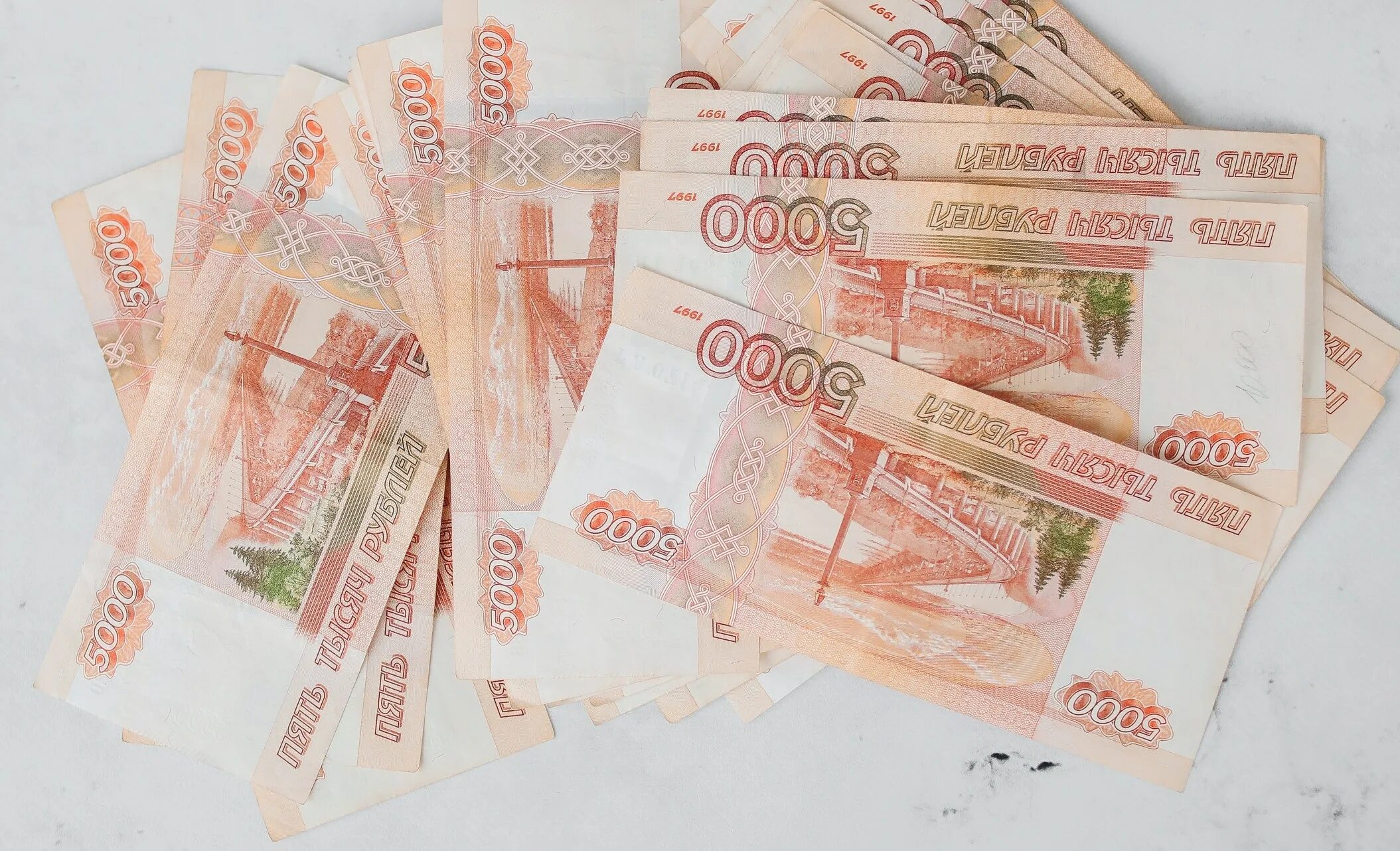 Деньги пять тысяч. 300 Тысяч рублей картинка. 70 Миллионов рублей. 150 Миллионов рублей.