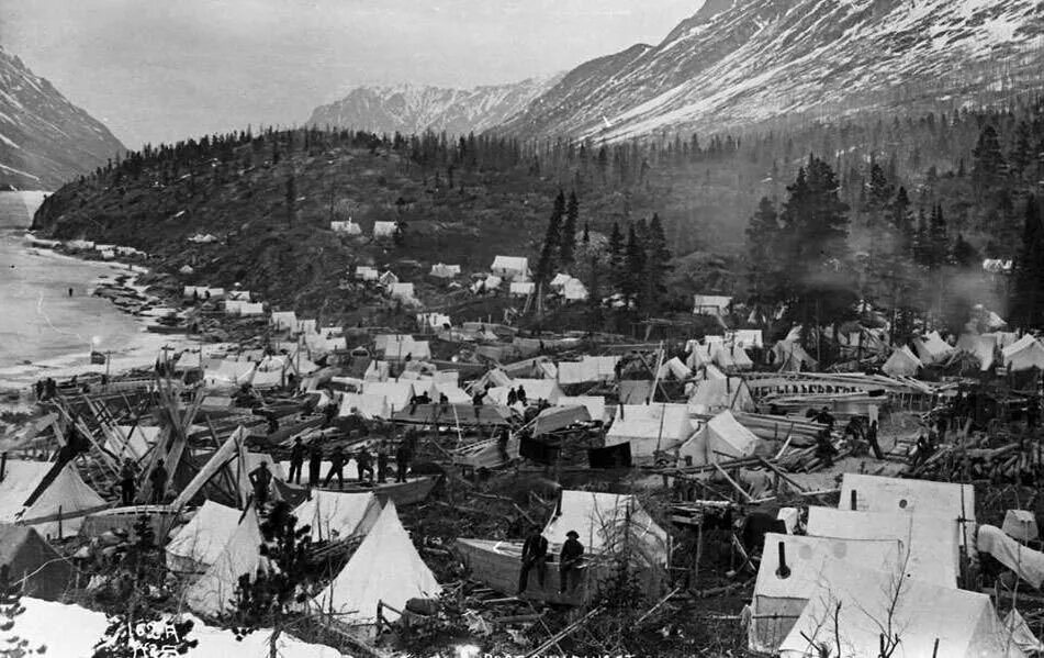 Клондайкская золотая лихорадка 1896. Клондайкская золотая лихорадка 1896. Золотая лихорадка аляска 19 век. Клондайк аляска. Золотая лихорадка аляска.