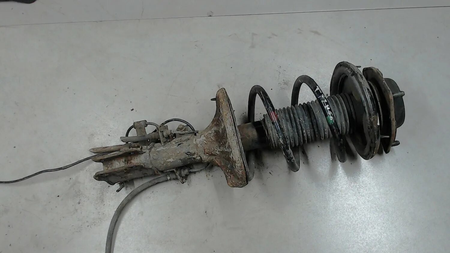 Стойка передняя церато. Kia cerato 2004 стойка передняя левая. Стойка передняя церато. Передняя стойка в сборе киа церато 2. Стойка передняя церато.