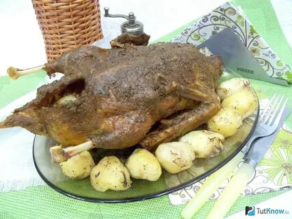 Утка сочная и мягкая с картошкой