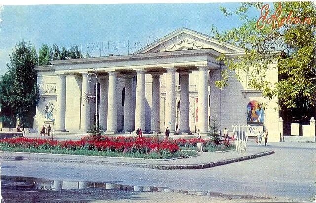 Дворец культуры маяковского г. Дк гагарина каменск. Дом культуры каменск шахтинский. Дк в каменске шахтинском. Дк гагарина каменск-шахтинский.