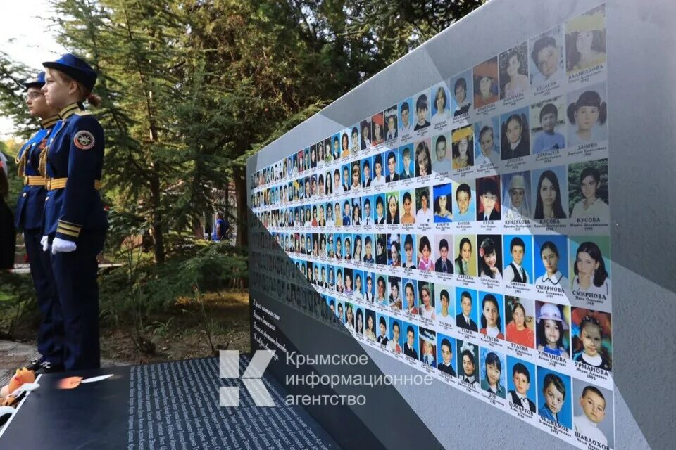 Стена памяти. Беслан мемориальный комплекс. 3 Сентября память погибшим в Беслане. Альбом в память жертв крокуса