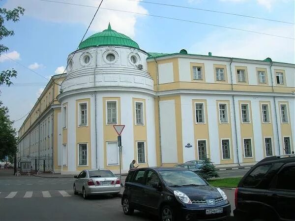 Московский военный округ адрес москва. Штаб МВО Садовническая набережная. Штаб МВО Космодамианская набережная. Московский военный округ штаб. Здание штаба МВО В Москве.