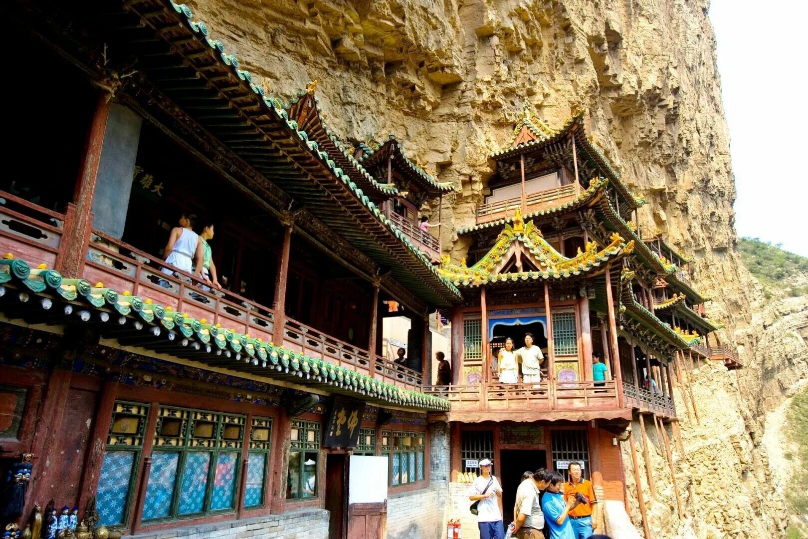 Шаньси китай. Висячий монастырь Сюанькун-сы. Монастырь Сюанькун-сы, Китай. Висячий монастырь в Датуне. Висячий монастырь Сюанькун-сы (провинция Шаньси).