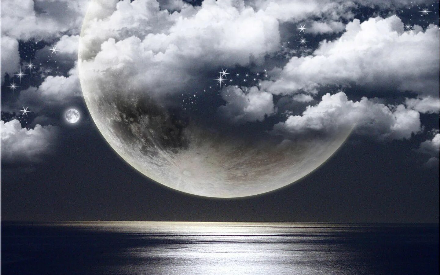 Луна. Луна в облаках. Красивая Луна. Луна на небе. Свет далекой луны