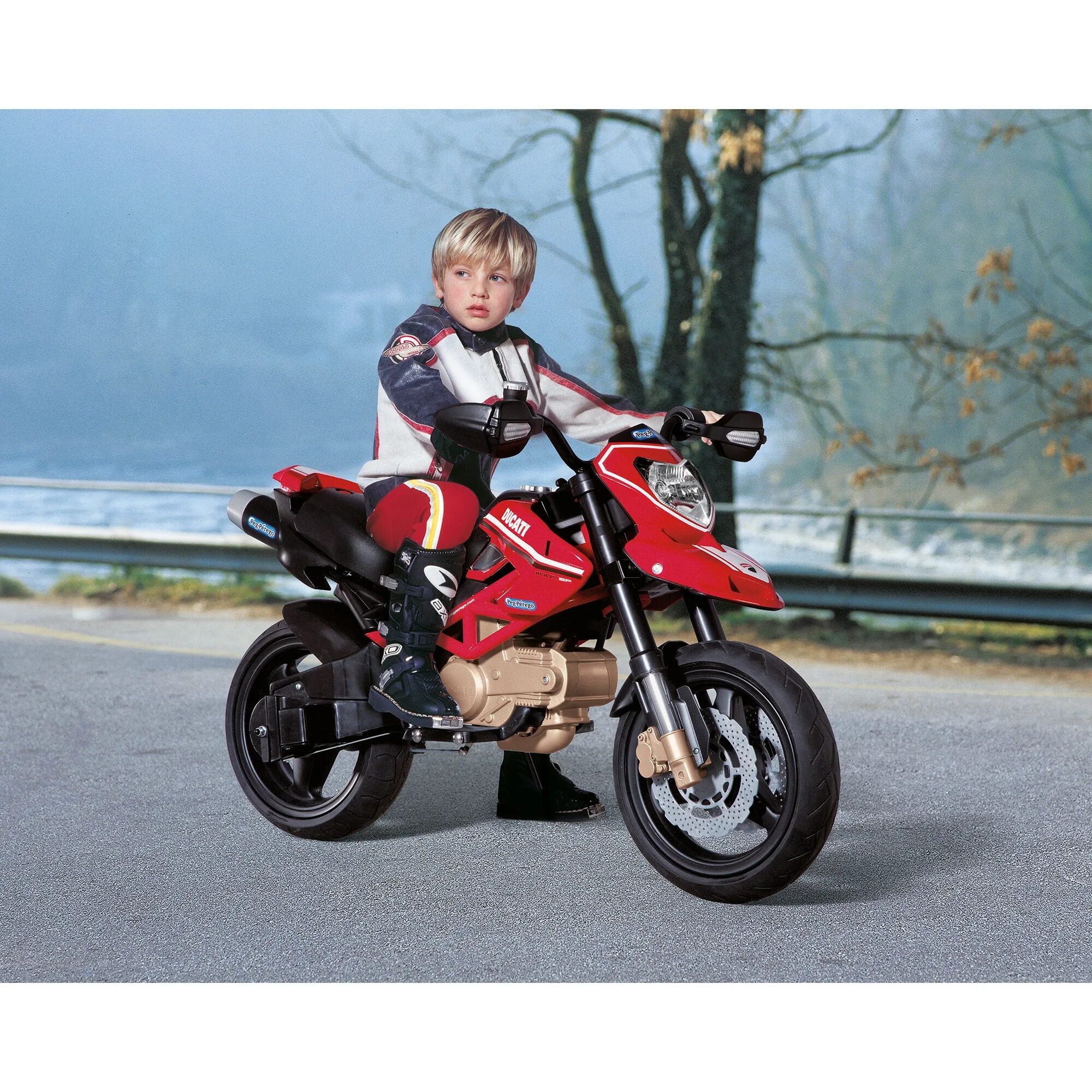 Мотоциклы с какого возраста. Ducati Peg Perego мотоцикл. Peg Perego Ducati Hypermotard. Детский электромотоцикл Peg-Perego Ducati Enduro. Маленький Дукати мотоцикл.