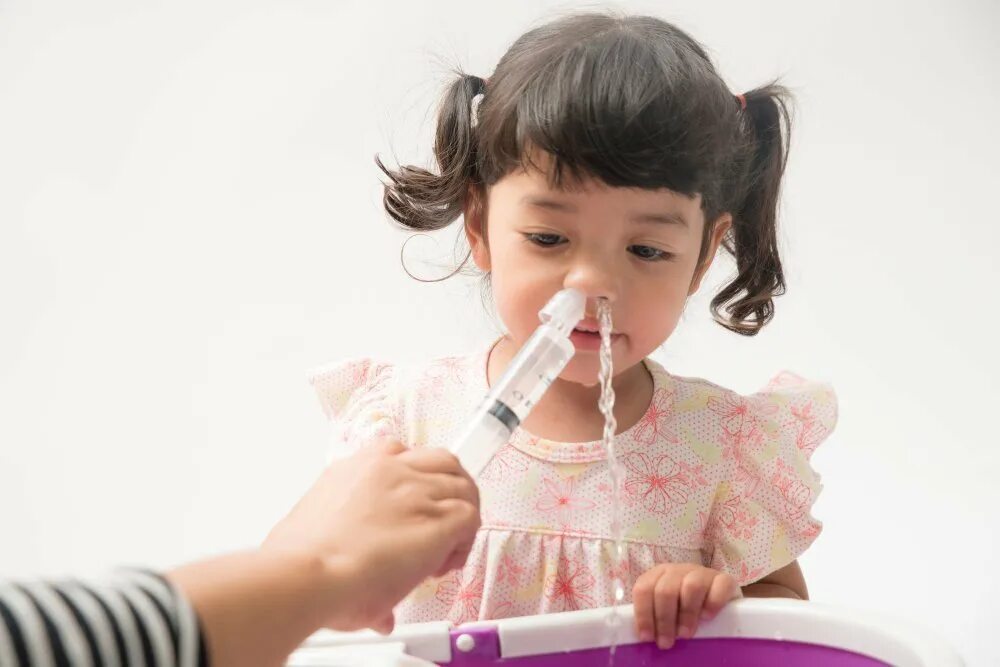 Как промыть нос ребенку 3. Для промывания носа для детей. Промывать нос детям.