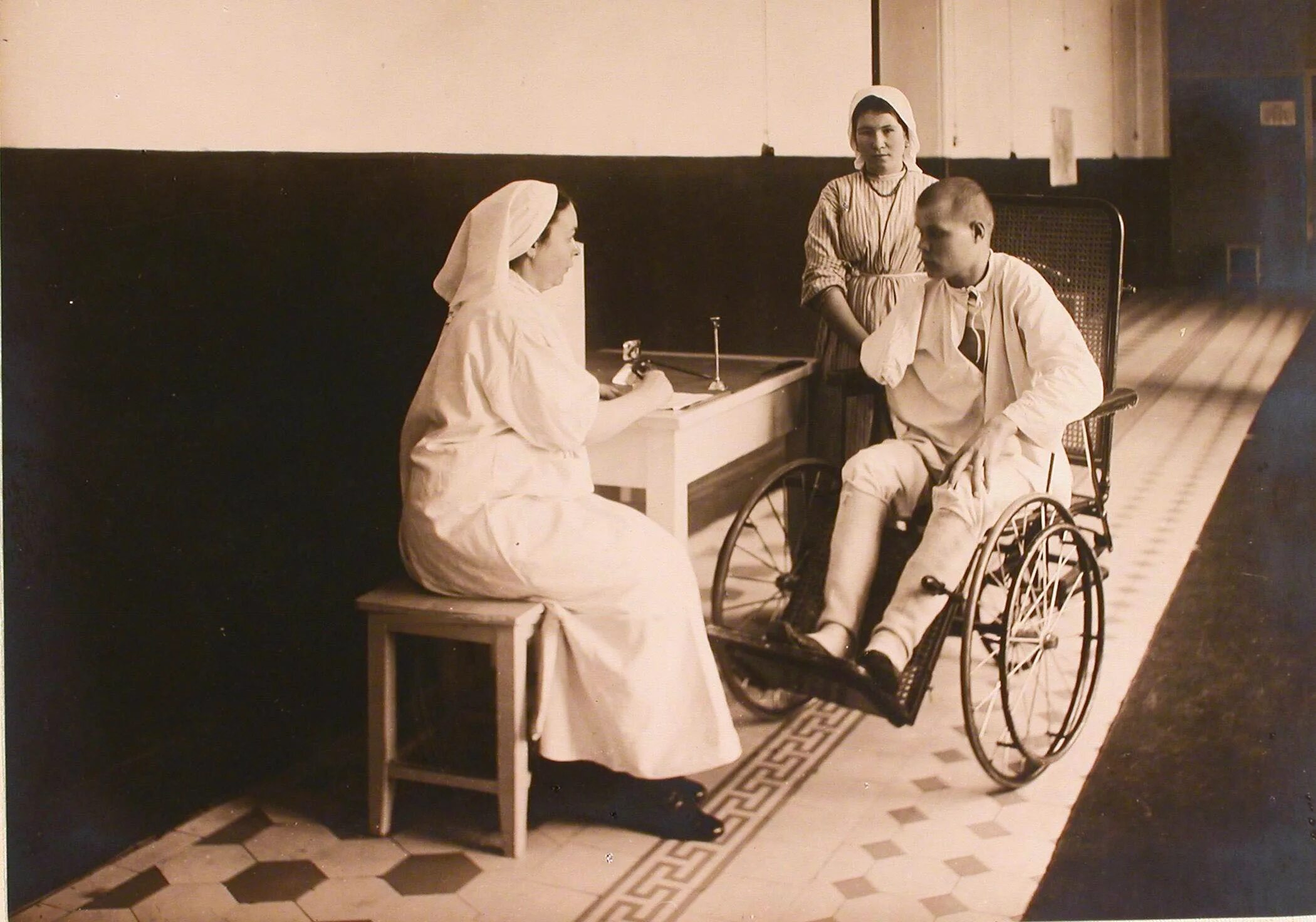 Поставляли в госпитали. Киевский военный госпиталь 1914-1918. Сестры милосердия, госпиталь милосердия Франция, 1914г.. Полевой госпиталь 19 век.
