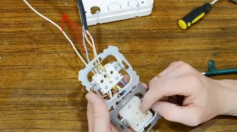 Как подсоединить выключатель с розеткой