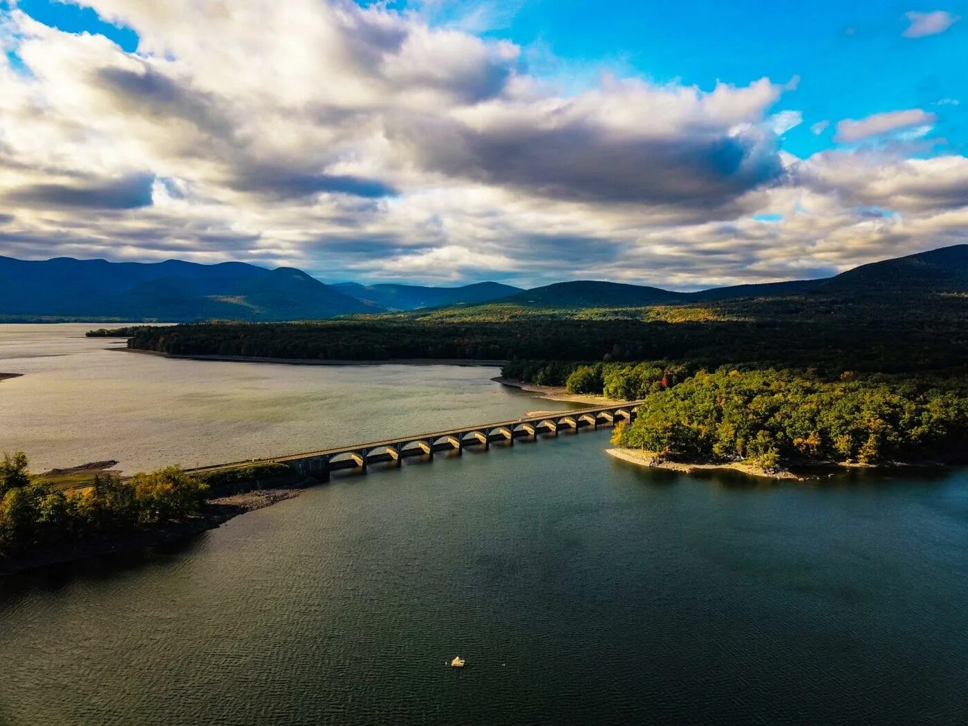 Водохранилище это. Водохранилище Хирфанлы. Битикское водохранилище. Смоллвуд водохранилище. Хеваскосское водохранилище.