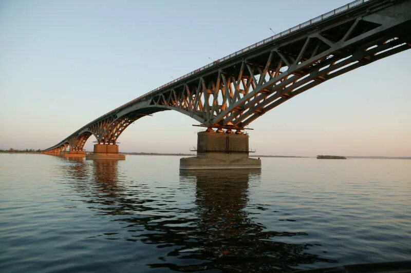 Энгельс мост через волгу. Саратов мост. Саратов мост через Волгу. Достопримечательности Саратова мост через Волгу. Волга Саратов мост летом 2023.