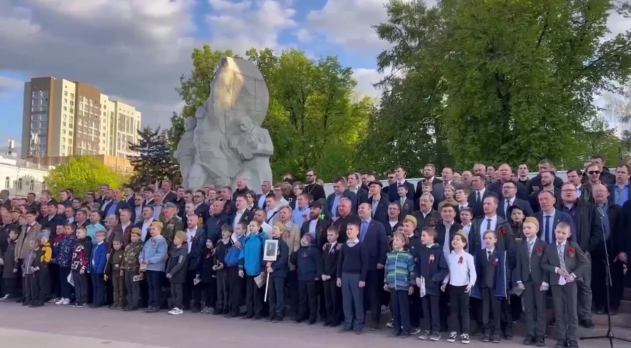 Хор отцов сыновей. Хор отцов и сыновей ижевск 9 мая. Хор отцов ижевск 2022 9 мая. Хор отцов и сыновей 9 мая. Битва хоров к 9 мая.