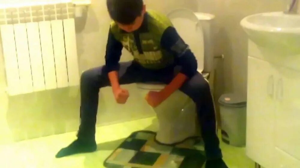 Включи видео как человек какает. Включи видео как человек какает