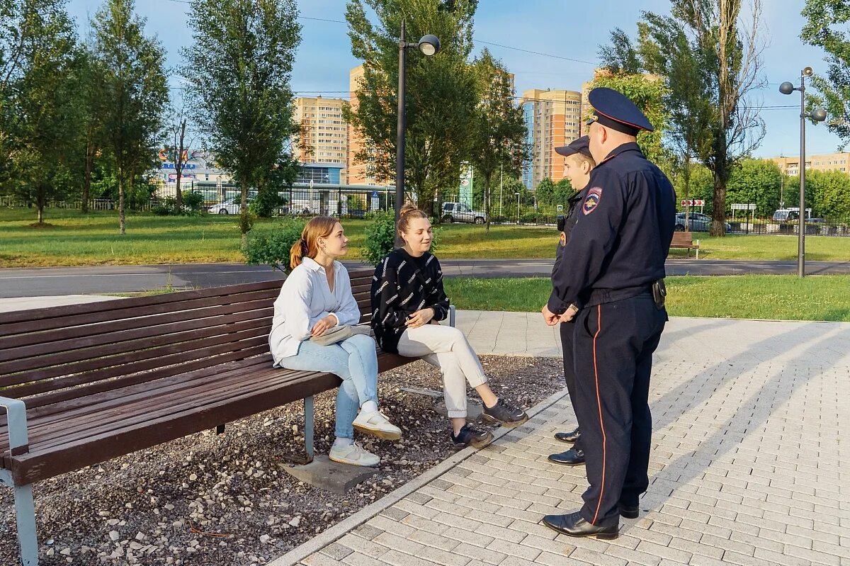 Вечер в парке. Парк Орехово. Администрация Орехово-Зуевского. Хороший полицейский. Новости орехово зуево свежие происшествия