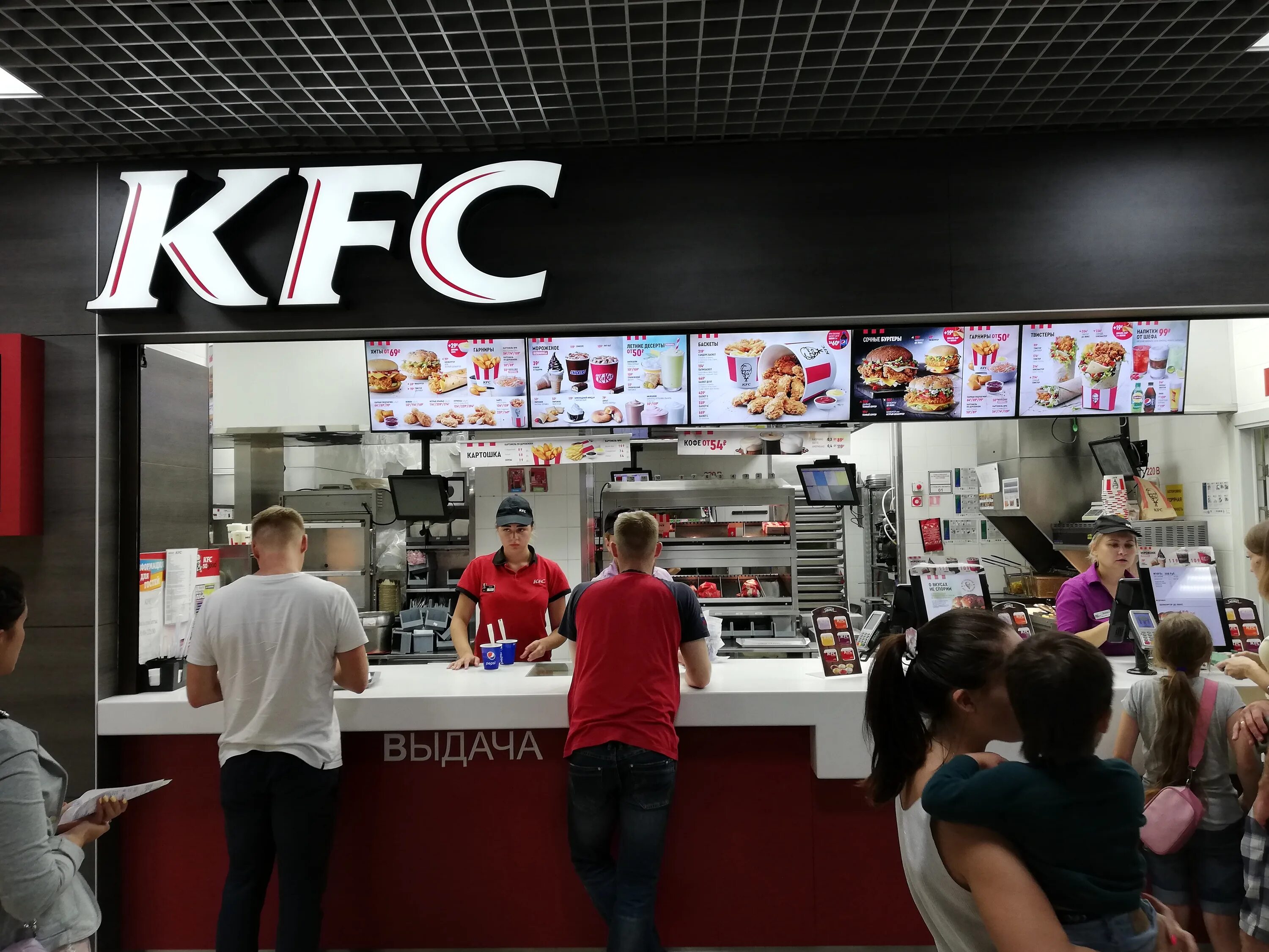 Витрина кфс. Kfc ангарск. Кфс модный квартал. Kfc ангарск. Кфс магниты подставки.