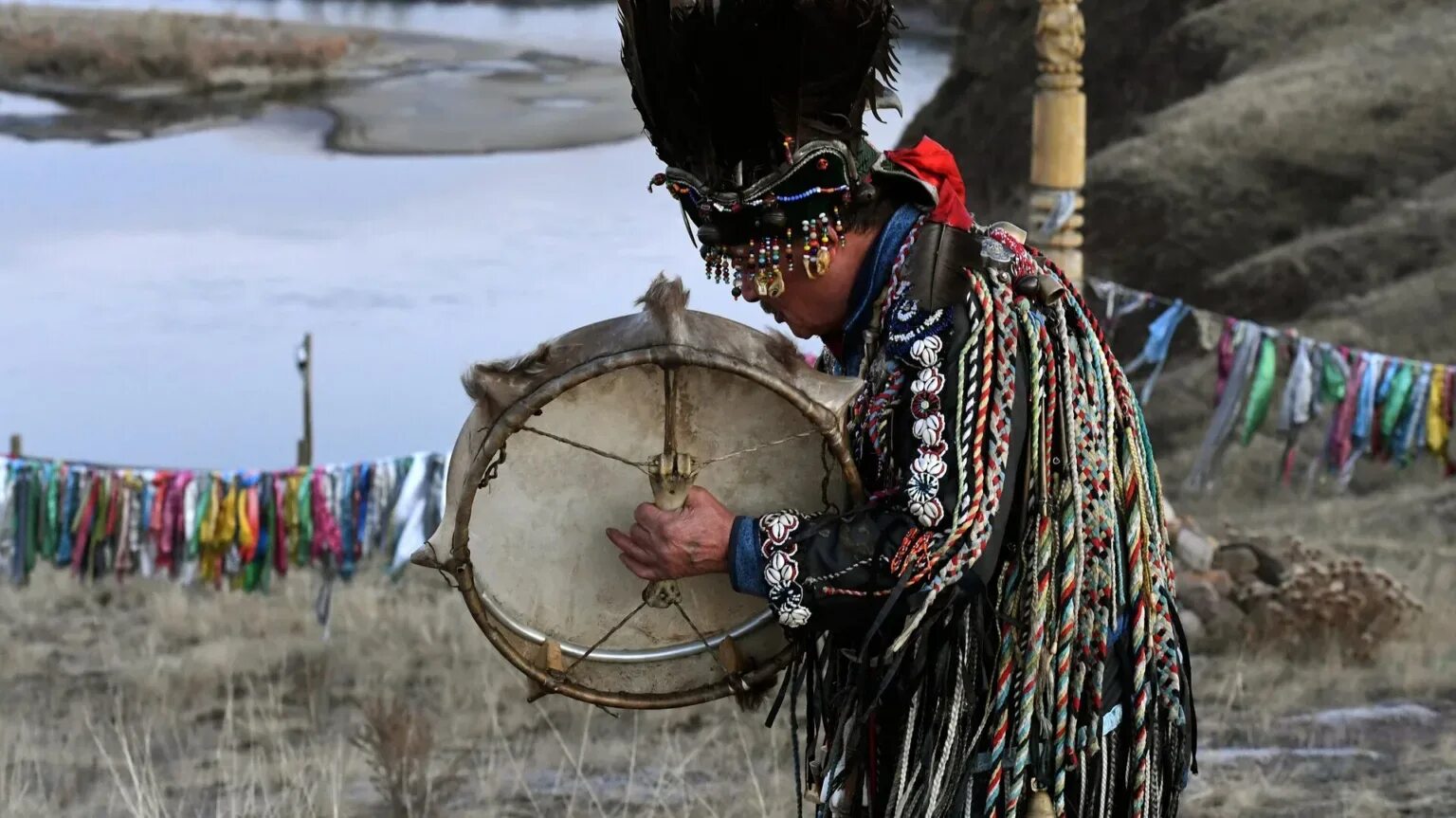 Зов 13 шаманов. Камлание шаманов. Алтайцы шаманизм. Верховный шаман россии кара-оол. Шаманы казахстана.