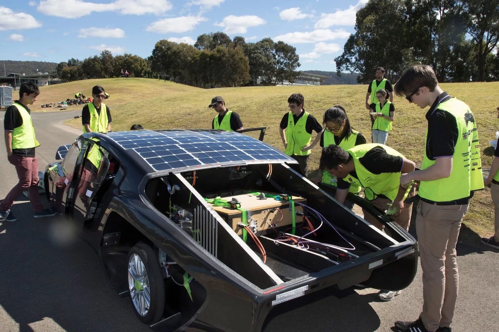 World solar challenge. World solar challenge 2019. sunswift eve автомобиль. solar car рекорд по скорости.