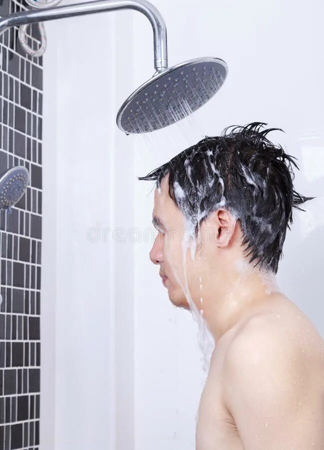 Take a Shower. Мужчины красивые волосы мытье голова. A man Washes in the Shower. Taking a shower3. Come a shower