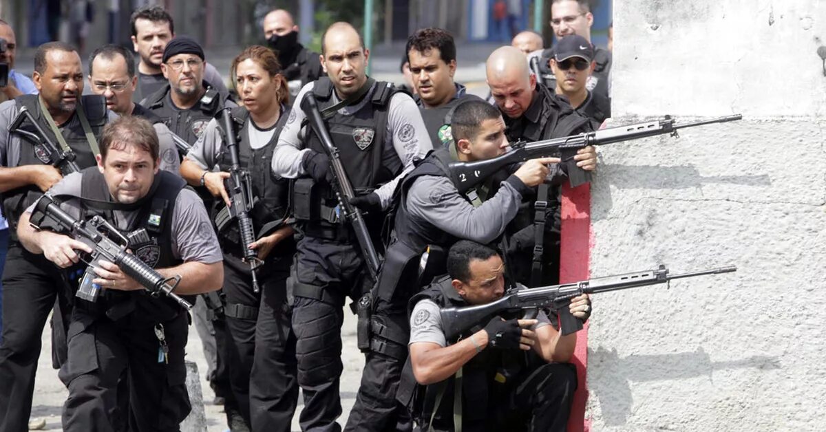 Бандитские фавелы Рио де Жанейро фото. Полиция Рио де Жанейро.