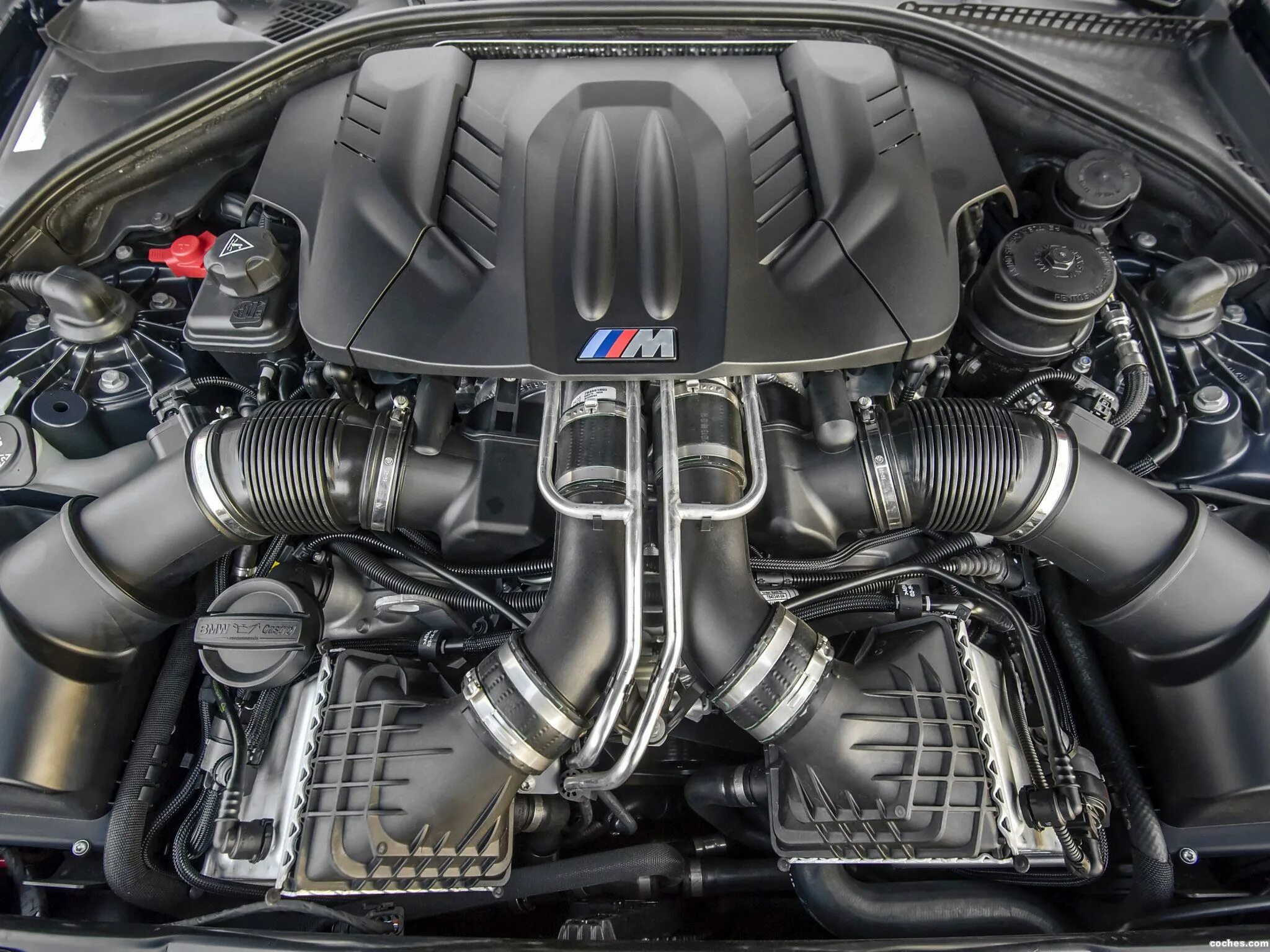 М5 какой мотор. BMW m5 f10 мотор. BMW m5 f10 engine. BMW m5 f90 мотор. БМВ м5 v10.