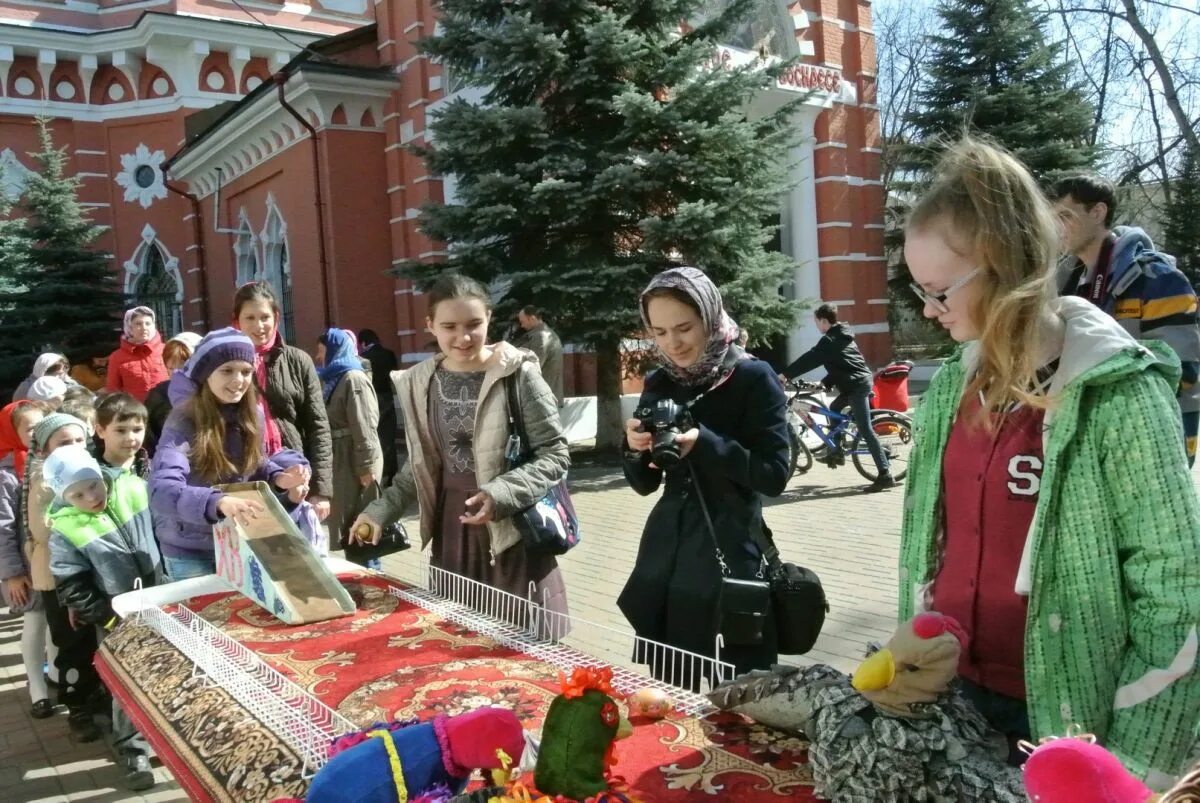 Пасха 2015 году число. Празднование Пасхи в Сертолово. Район Тамала Пензенская область пасхальные праздники 2022 года. Фото церкви Ивантеевка Пасха. Праздник Пасха в парке Лога.