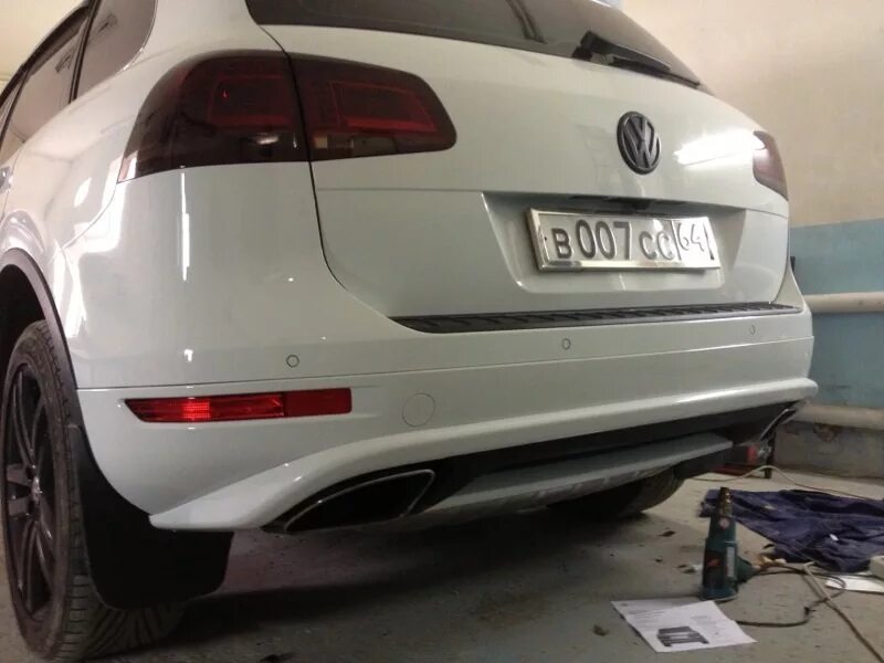 Задний бампер туарег нф. Накладки r line touareg nf. задний диффузор туарег nf. диффузоры r-line стиль на vw touareg nf. диффузор выхлопа фольксваген туарег nf.