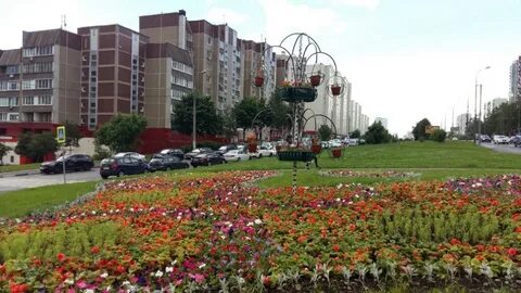 Цветы около метро