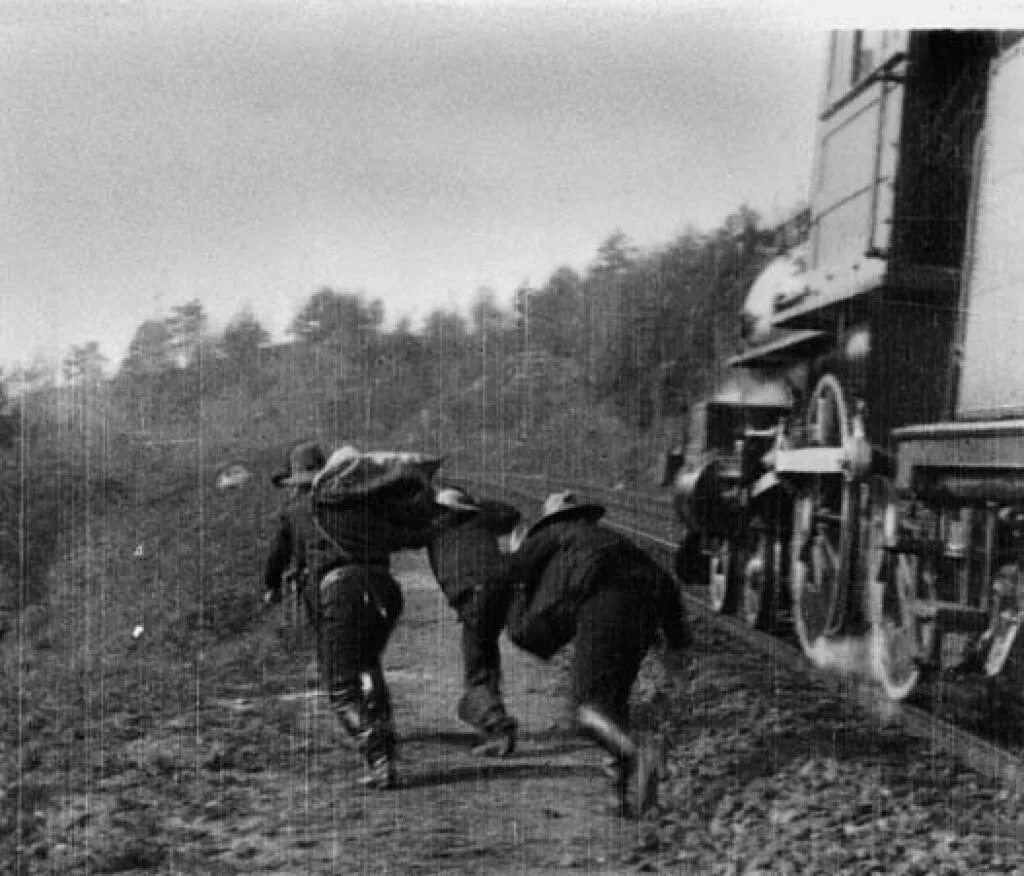 Нападение на поезд. Портера «великое ограбление поезда» (1903). Великое ограбление поезда 1903. Эдвин Портер большое ограбление поезда.