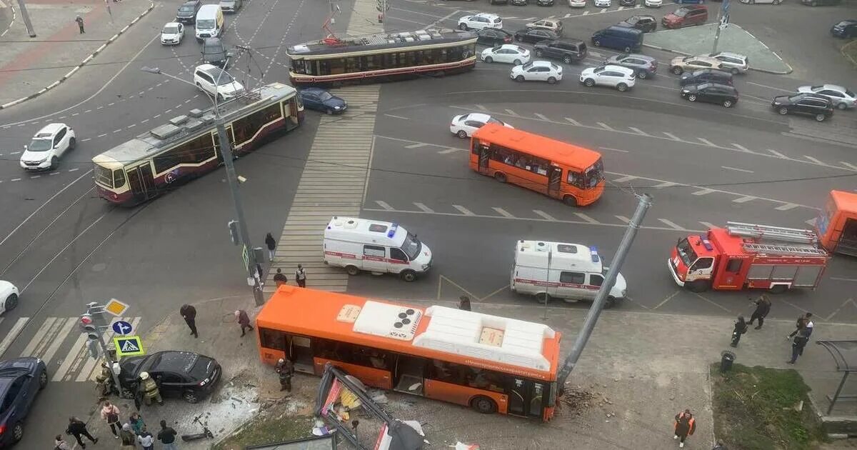 Авария на площади Сенной Нижний Новгород. Авария на Сенной Нижний Новгород вчера. Авария на Сенной Нижний Новгород сегодня. Стрельба на сенной