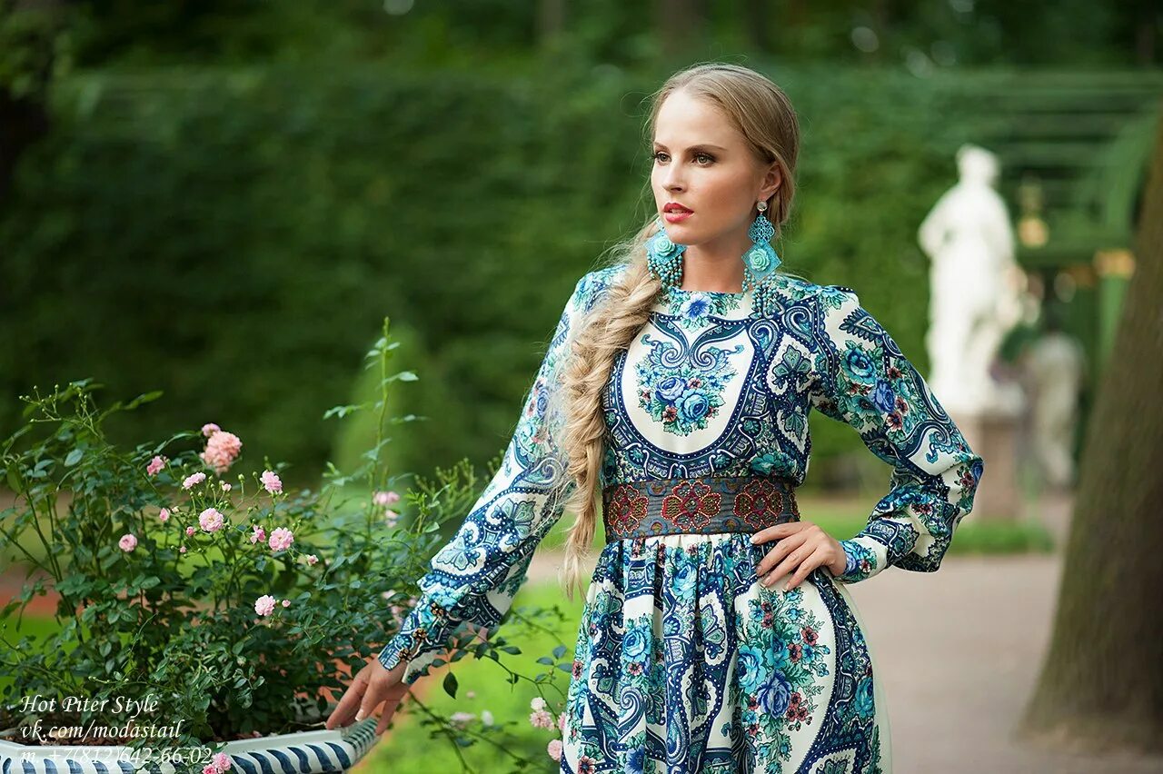 Этно стиль в одежде. Русское народное платье. Мода этно славянский стиль. Одежда в национальном стиле. Украинский костюм.