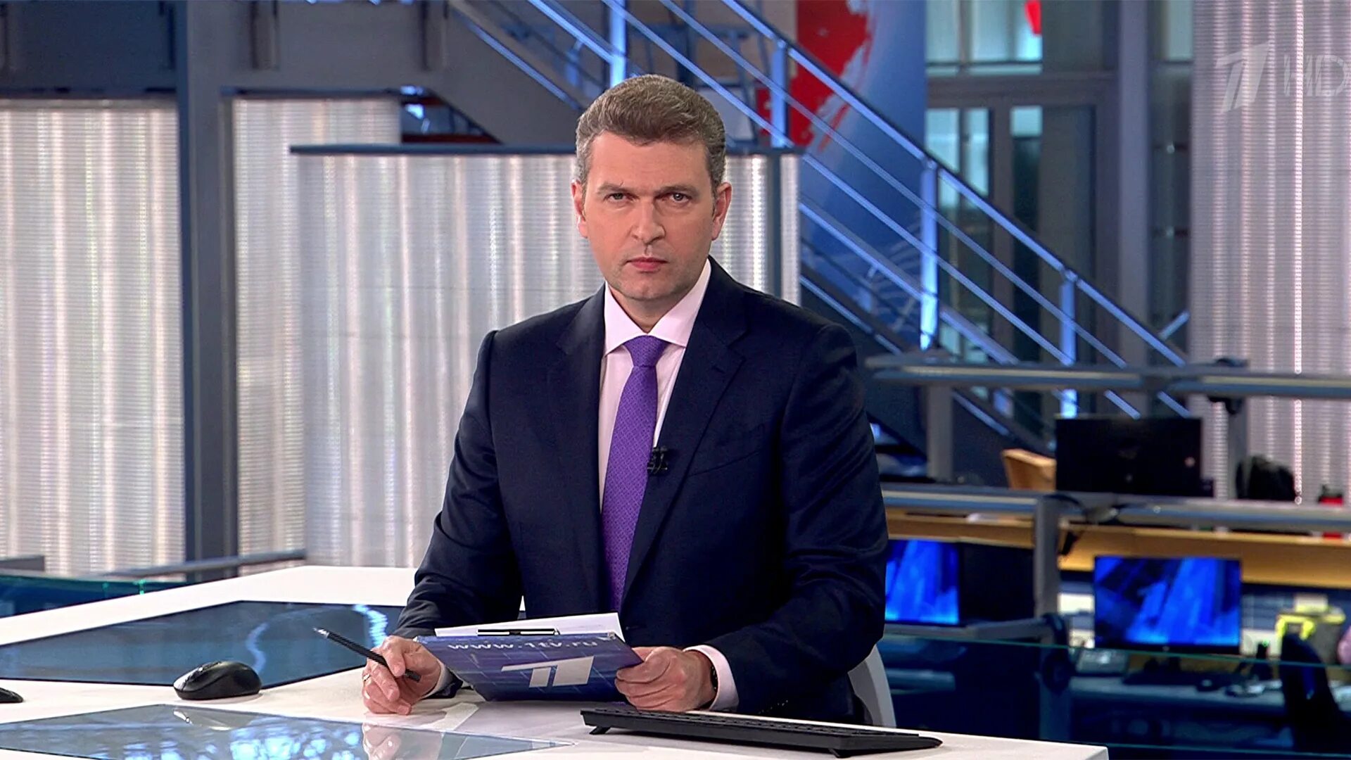 Покажи эфир 1 канала. Ведущий новостей 1 канала в 21.00. Вести Россия 1 последний выпуск. Специальный выпуск Россия 1. 1 Канал HD.